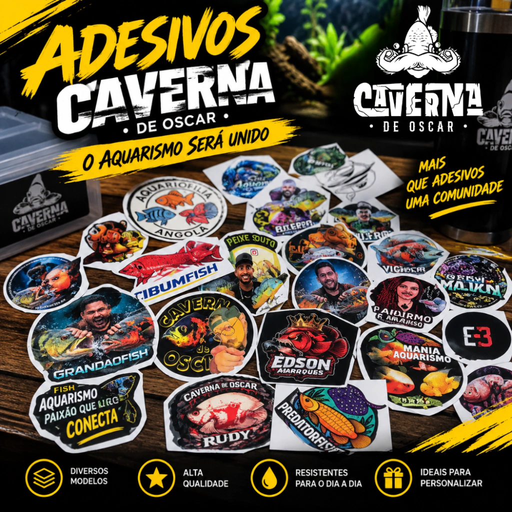 Adesivos da comunidade Caverna de Oscar reunidos sobre uma mesa